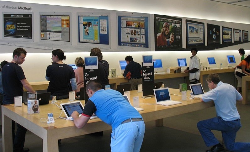 Style Over Substance Why Apple Store Wait Times Are Bringing Down The Brand
