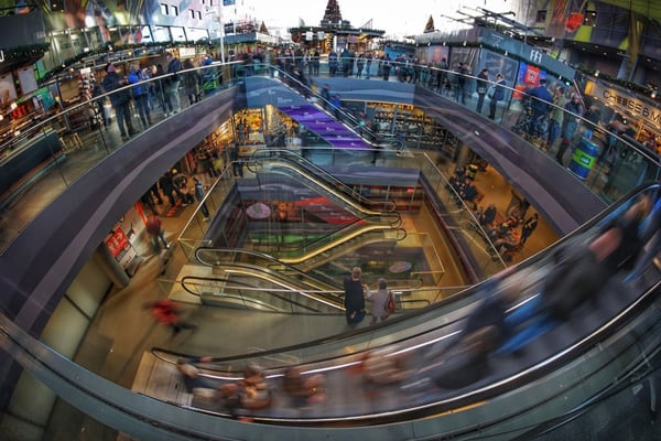 Time lapse photo of the inside of a busy mall