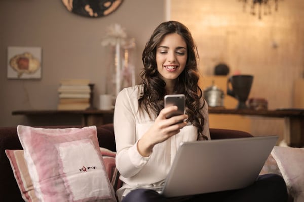 woman-on-sofa-online-appointment-scheduling